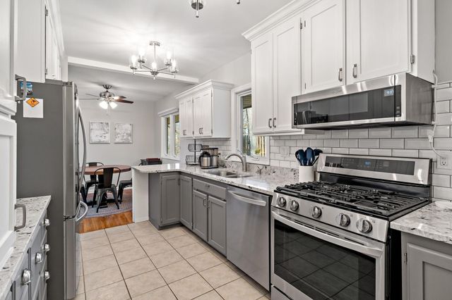 8134 Knoll Street N, Golden Valley, MN 55427