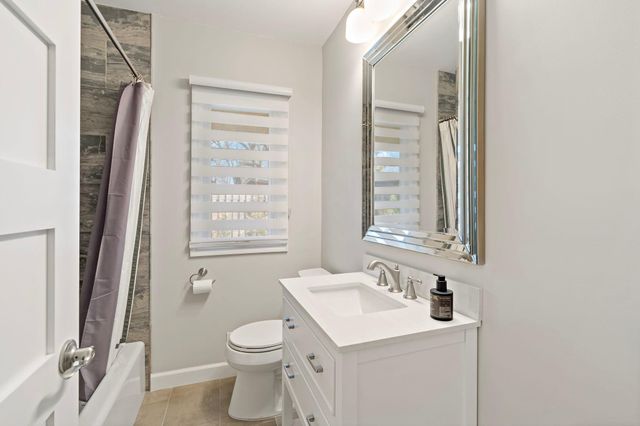 8134 Knoll Street N, Golden Valley, MN 55427