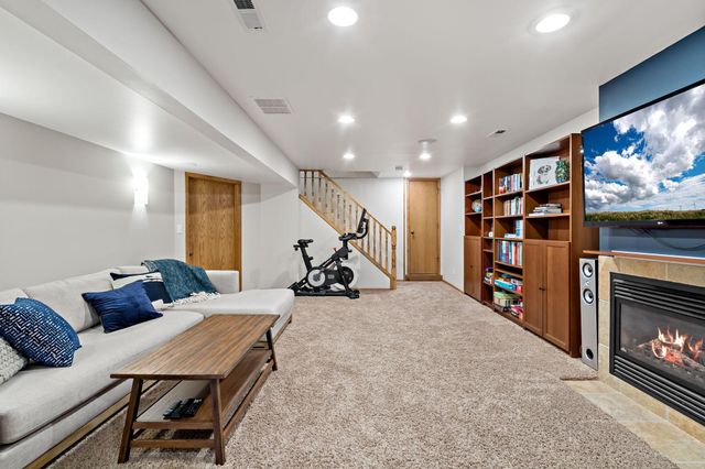 8134 Knoll Street N, Golden Valley, MN 55427