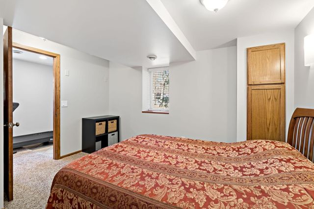 8134 Knoll Street N, Golden Valley, MN 55427