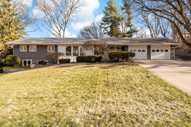 8134 Knoll Street N, Golden Valley, MN 55427
