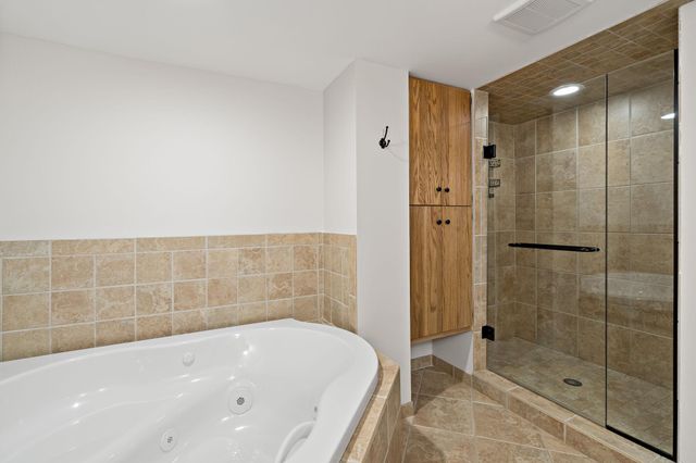 8134 Knoll Street N, Golden Valley, MN 55427