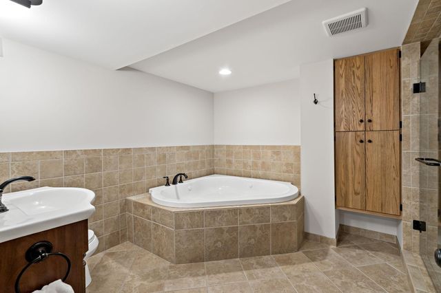 8134 Knoll Street N, Golden Valley, MN 55427