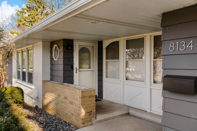 8134 Knoll Street N, Golden Valley, MN 55427