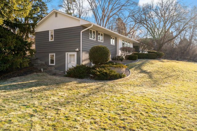 8134 Knoll Street N, Golden Valley, MN 55427