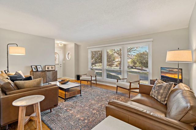 8134 Knoll Street N, Golden Valley, MN 55427