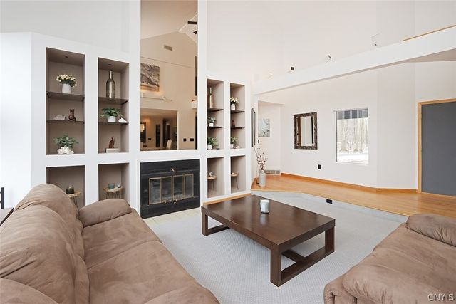 7807 Clearwater Circle, Pompey, NY 13104