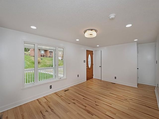 260 Creston Drive, West Mifflin, PA 15122