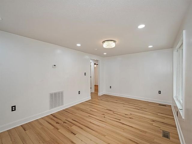 260 Creston Drive, West Mifflin, PA 15122