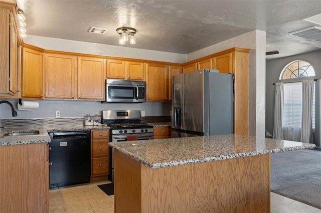 420 Palo Verde Drive, Yukon, OK 73099