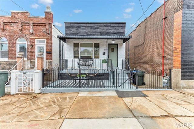 2238 Edwards, St Louis, MO 63110