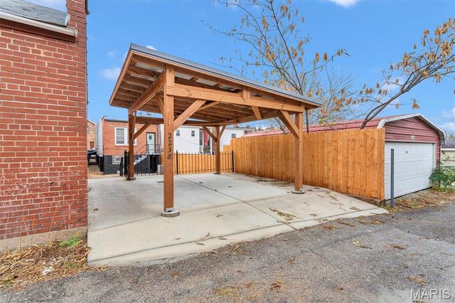 2238 Edwards, St Louis, MO 63110