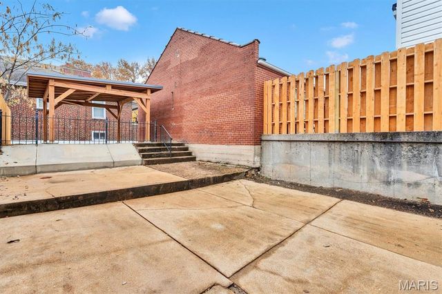 2238 Edwards, St Louis, MO 63110