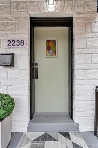 2238 Edwards, St Louis, MO 63110