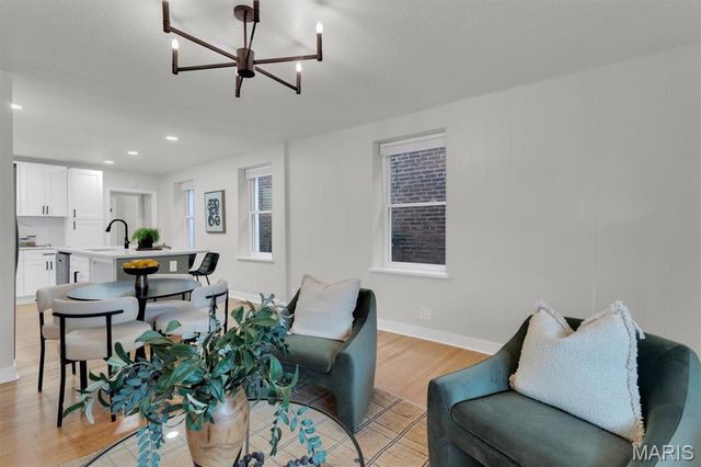 2238 Edwards, St Louis, MO 63110