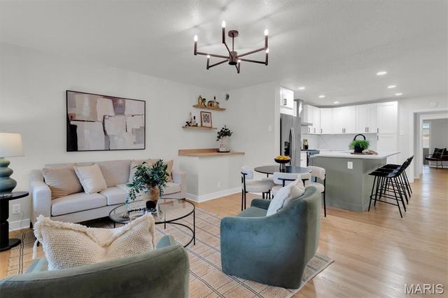 2238 Edwards, St Louis, MO 63110