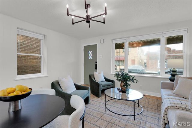 2238 Edwards, St Louis, MO 63110