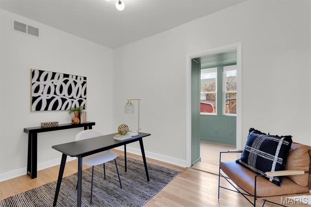 2238 Edwards, St Louis, MO 63110