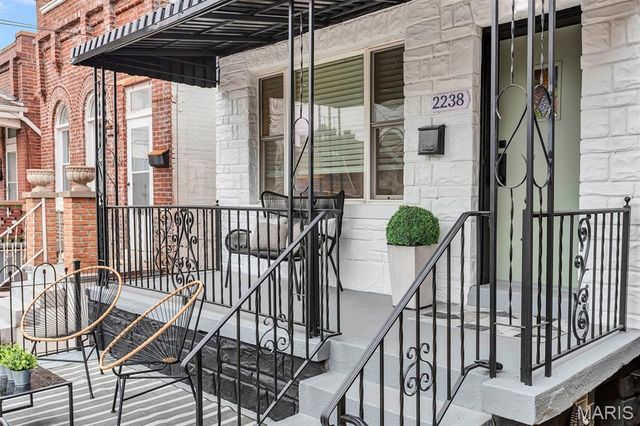 2238 Edwards, St Louis, MO 63110