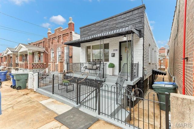 2238 Edwards, St Louis, MO 63110