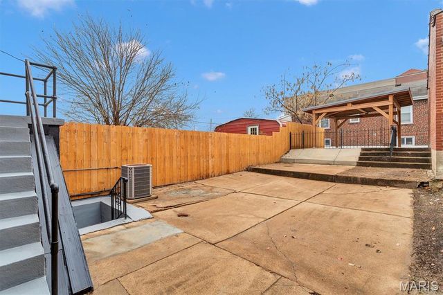 2238 Edwards, St Louis, MO 63110