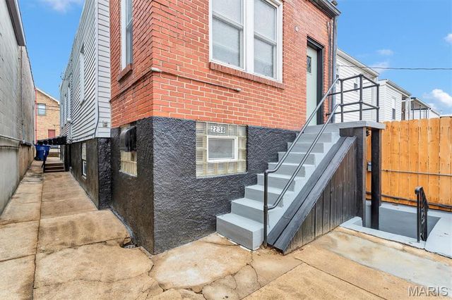 2238 Edwards, St Louis, MO 63110