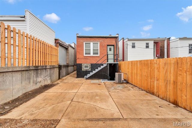 2238 Edwards, St Louis, MO 63110