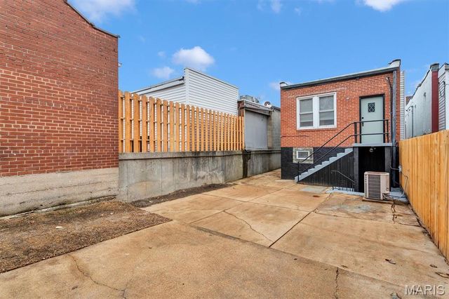 2238 Edwards, St Louis, MO 63110