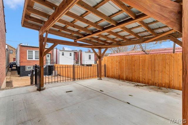 2238 Edwards, St Louis, MO 63110