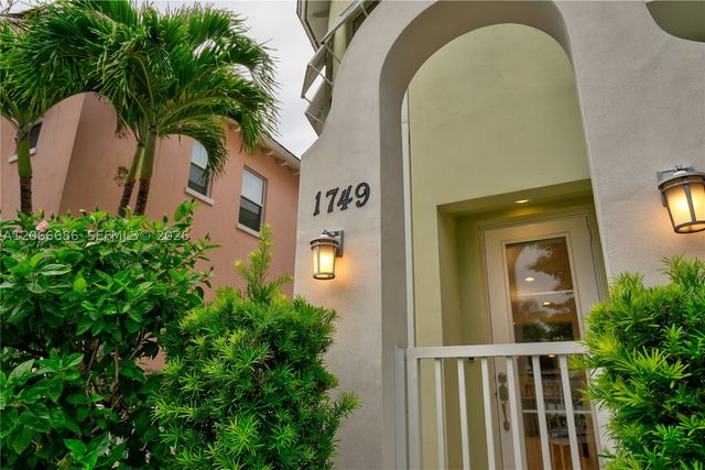1749 NE 9th St, Fort Lauderdale, FL 33304