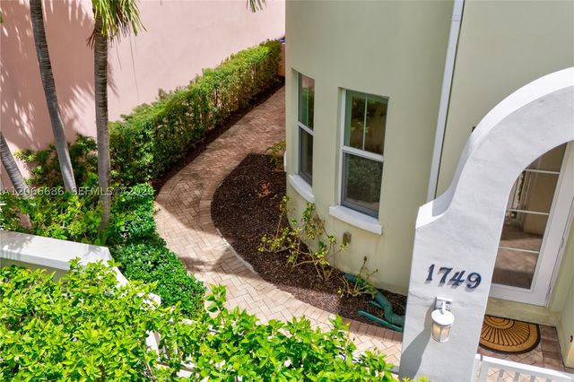 1749 NE 9th St, Fort Lauderdale, FL 33304