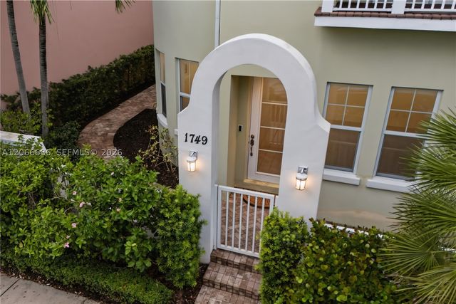 1749 NE 9th St, Fort Lauderdale, FL 33304