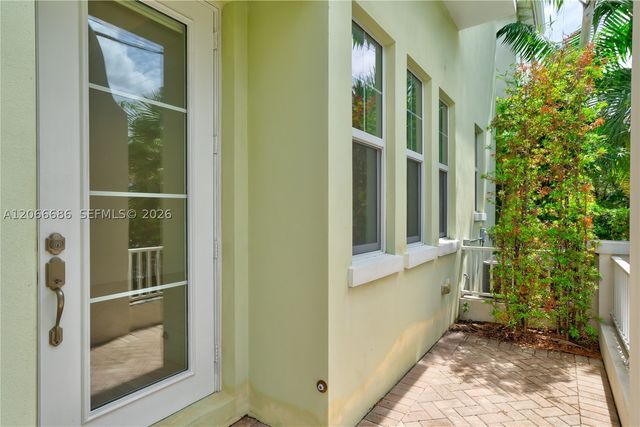 1749 NE 9th St, Fort Lauderdale, FL 33304