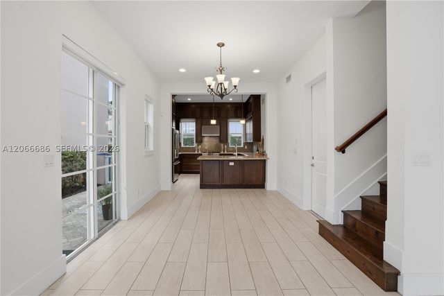 1749 NE 9th St, Fort Lauderdale, FL 33304
