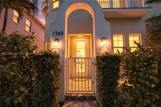 1749 NE 9th St, Fort Lauderdale, FL 33304