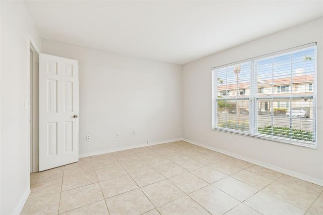 10375 CARROLLWOOD LANE 332, Tampa, FL 33618