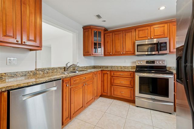 10375 CARROLLWOOD LANE 332, Tampa, FL 33618