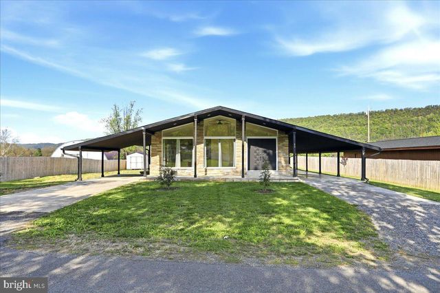 80 N FAIRFAX ST, Romney, WV 26757