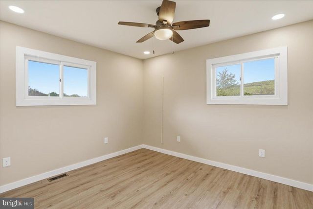 80 N FAIRFAX ST, Romney, WV 26757