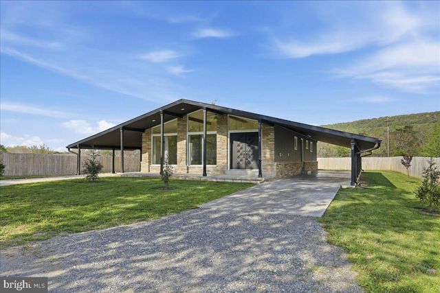 80 N FAIRFAX ST, Romney, WV 26757