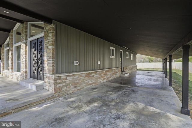 80 N FAIRFAX ST, Romney, WV 26757