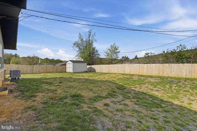 80 N FAIRFAX ST, Romney, WV 26757