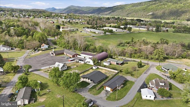 80 N FAIRFAX ST, Romney, WV 26757