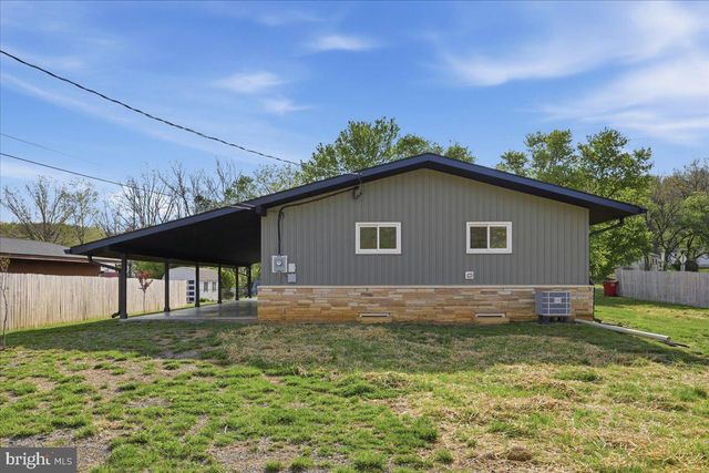 80 N FAIRFAX ST, Romney, WV 26757