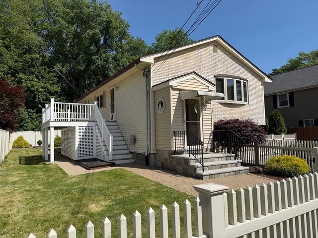 43 Deerfield Ave, Westwood, MA 02090
