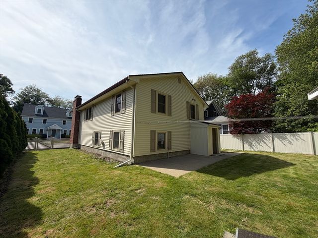 43 Deerfield Ave, Westwood, MA 02090