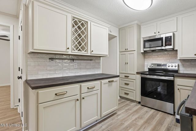 1068 Westway Street, Jackson, MS 39212