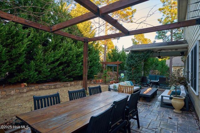 275 Wiregrass Lane, Southern Pines, NC 28387