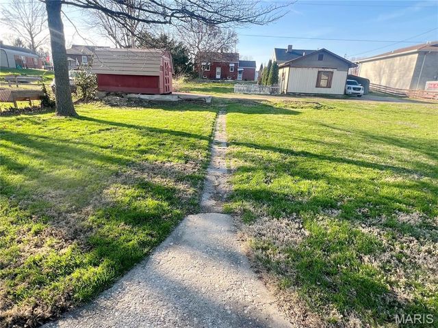 1631 N Church Street, Belleville, IL 62221