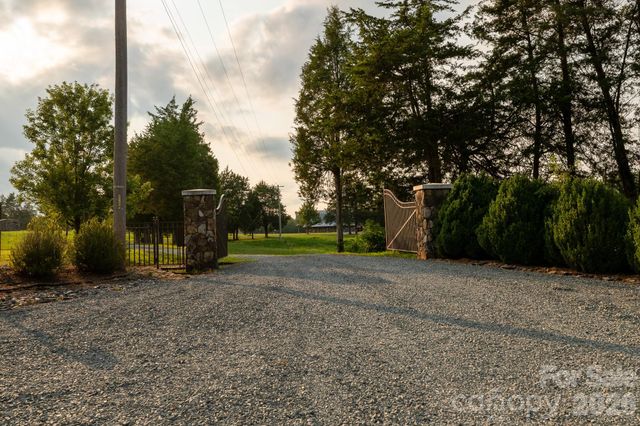 2800 Waxhaw Indian Trail Road S, Waxhaw, NC 28173